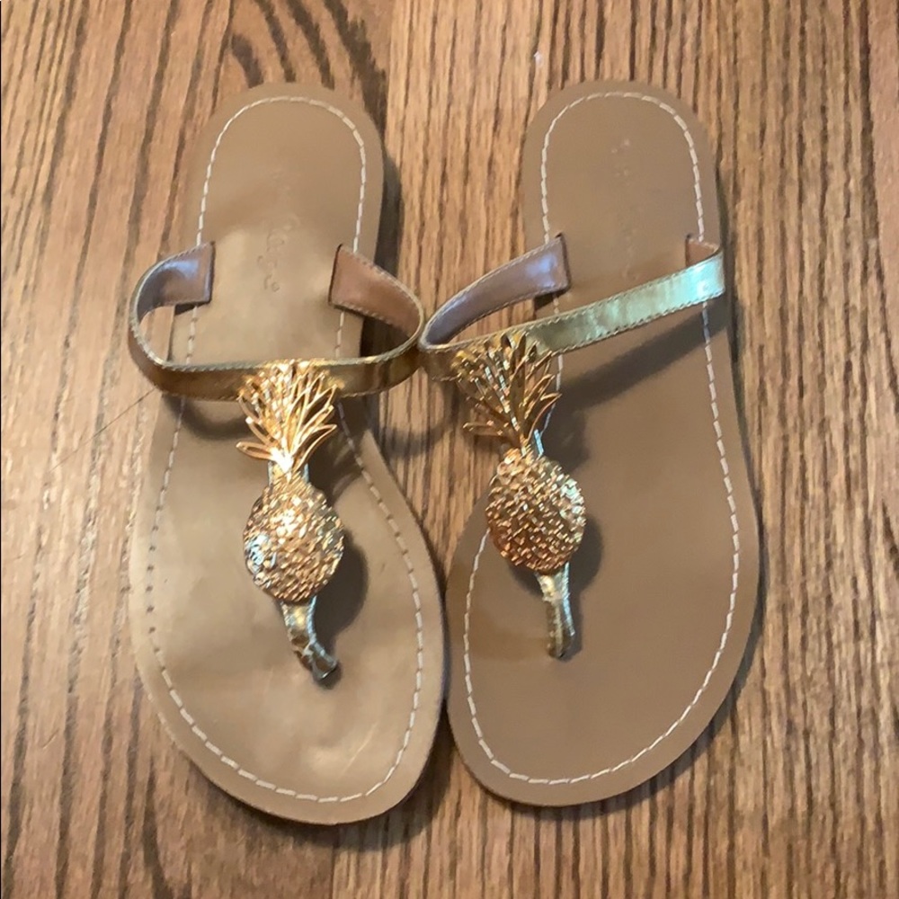 Lilly Pulitzer pineapple Sandals new condition I never wore them